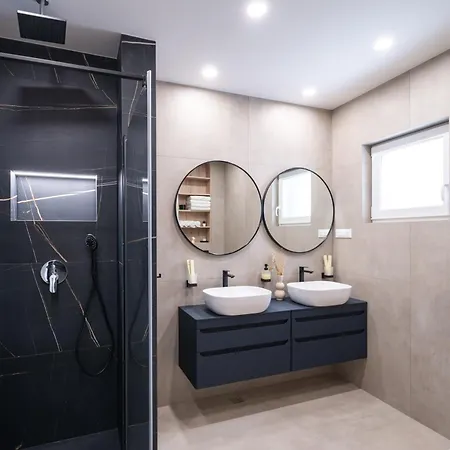 Luxury Entrata Villa