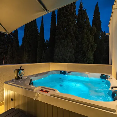 Luxury Entrata