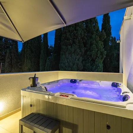 Luxury Entrata *